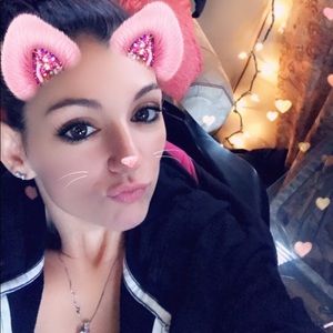 Meet your Posher, Crystal